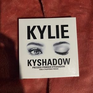 Kylie kyshadow burgundy